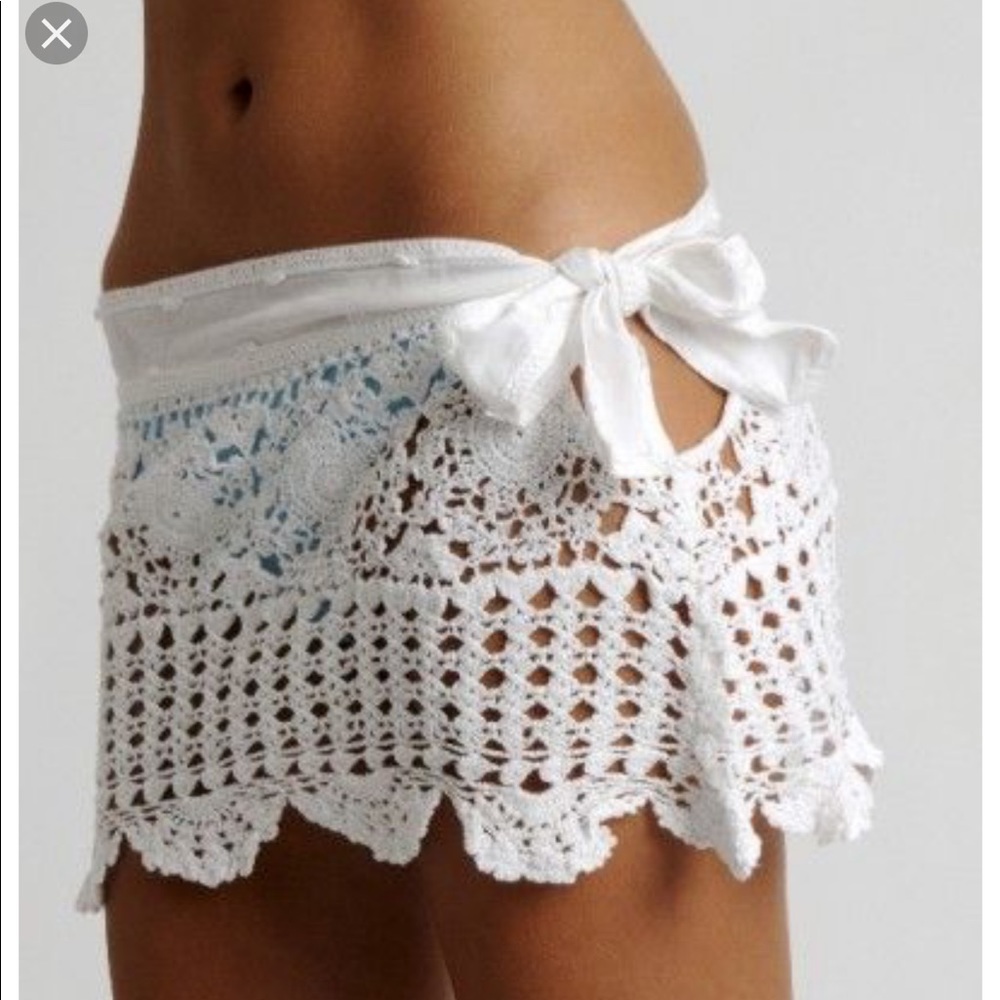 Letarte White swim cover up mini skirt crochet